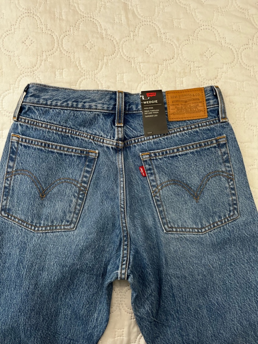 NWT Levi’s Premium Wedgie Fit Ankle Jeans Size 26 Truth Unfolds Distressed - Picture 11 of 15